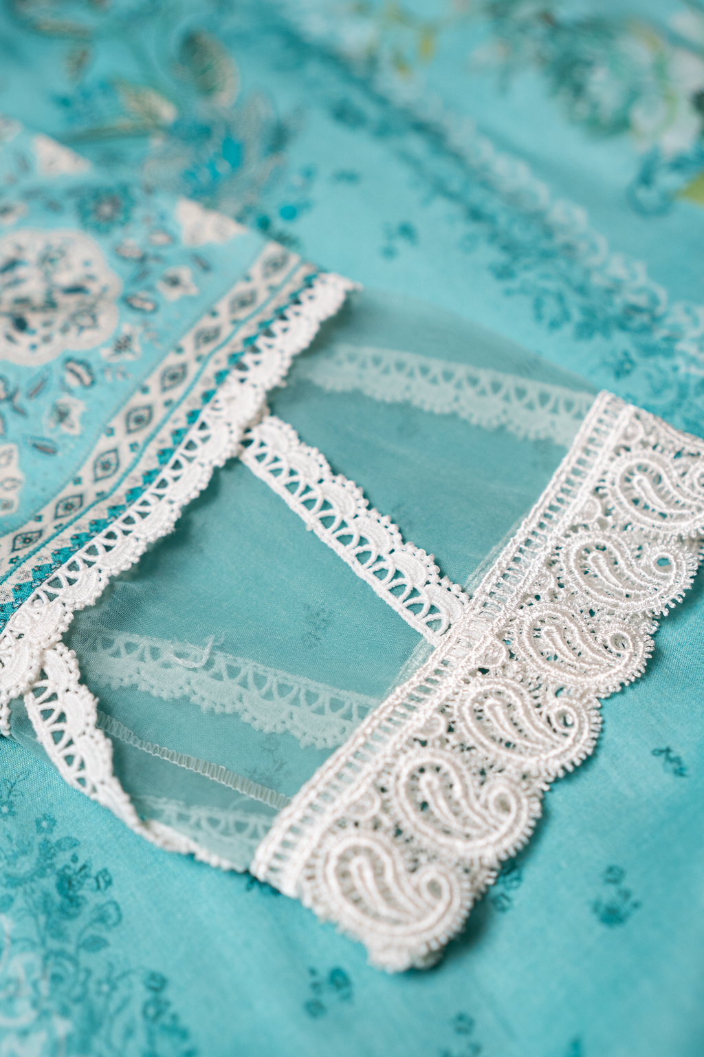 Cyan lawn sleeve with intricate lace finishing