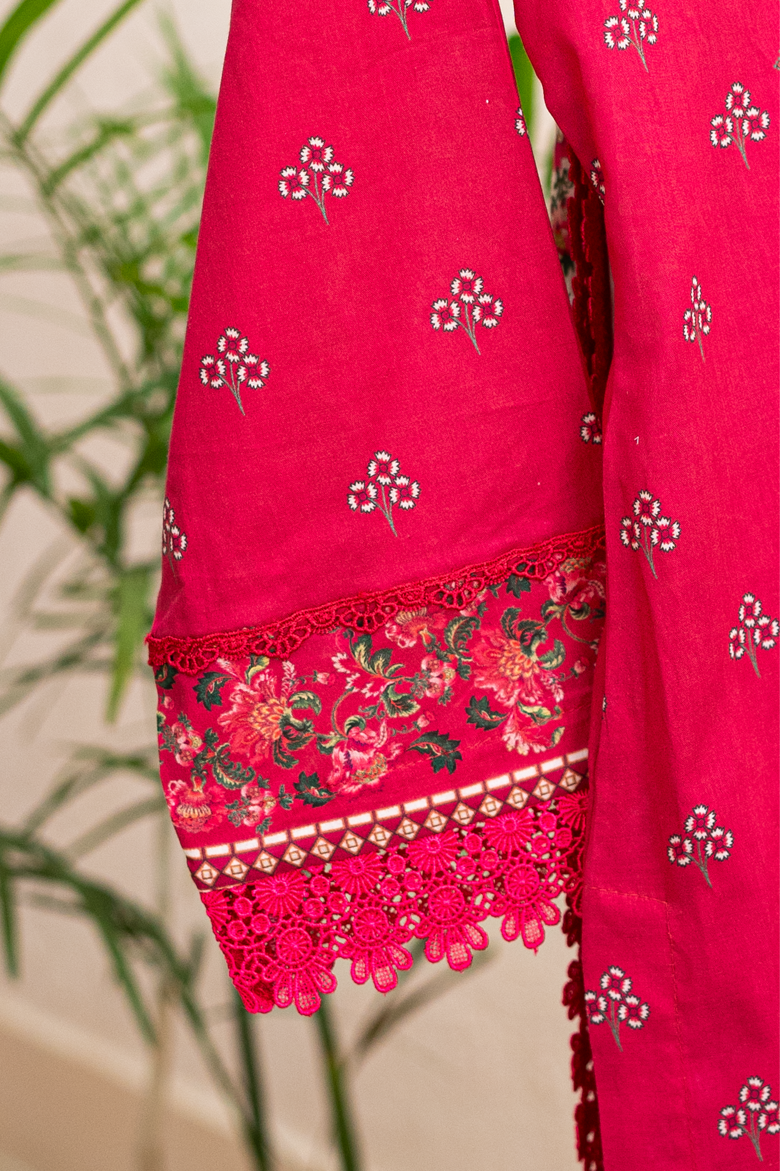 Pink lawn sleeve with intricate lace finishing